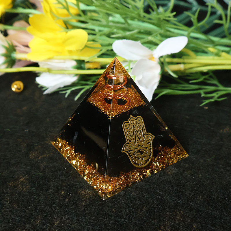 Пирамида из смолы с кристаллом – обзор и цена Resin