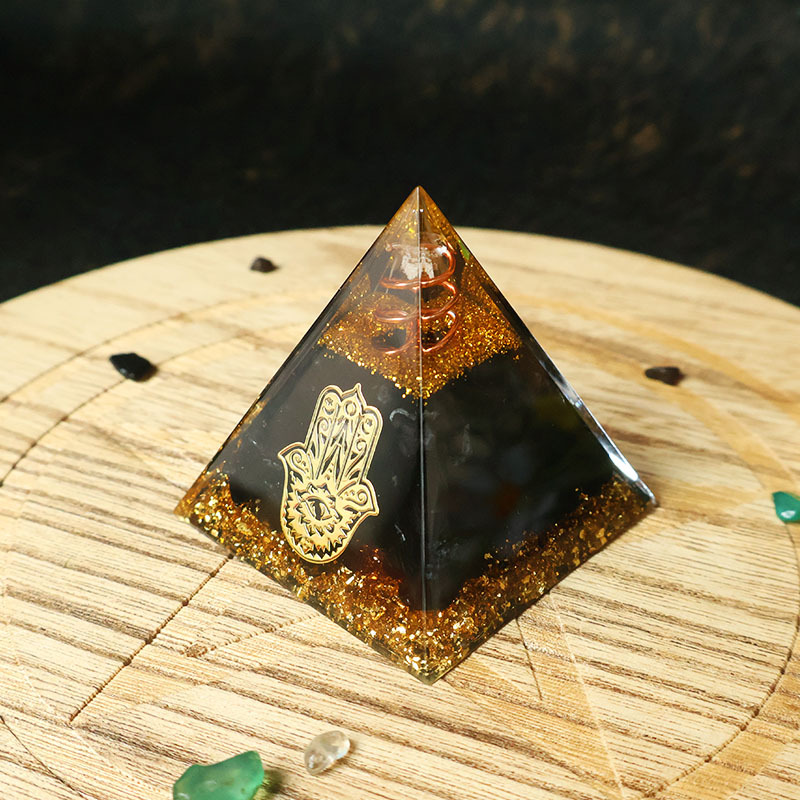 Пирамида из смолы с кристаллом – обзор и цена Resin