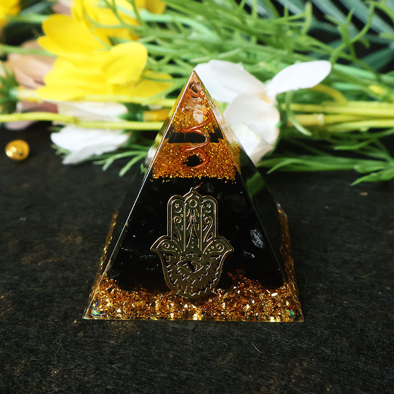 Пирамида из смолы с кристаллом – обзор и цена Resin